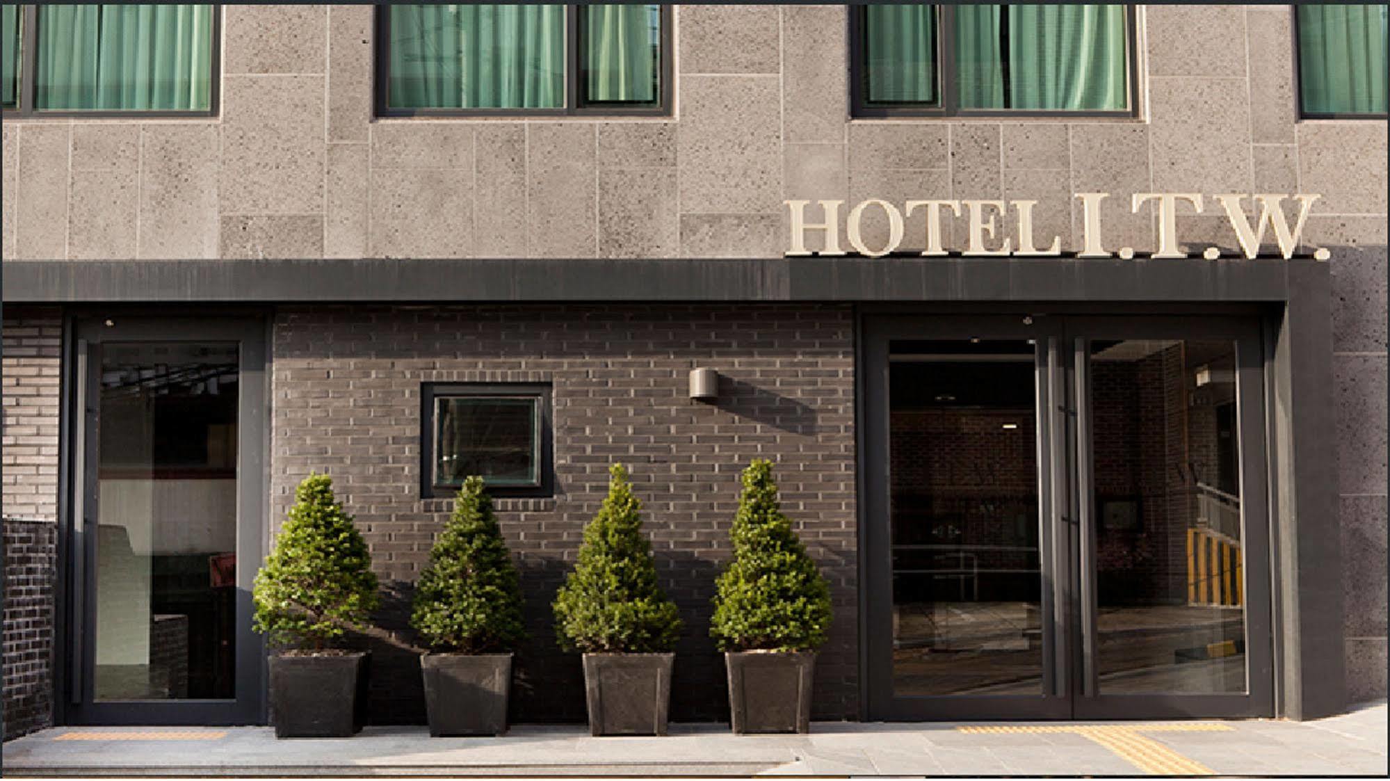 I.T.W Hotel Seoul Exterior photo